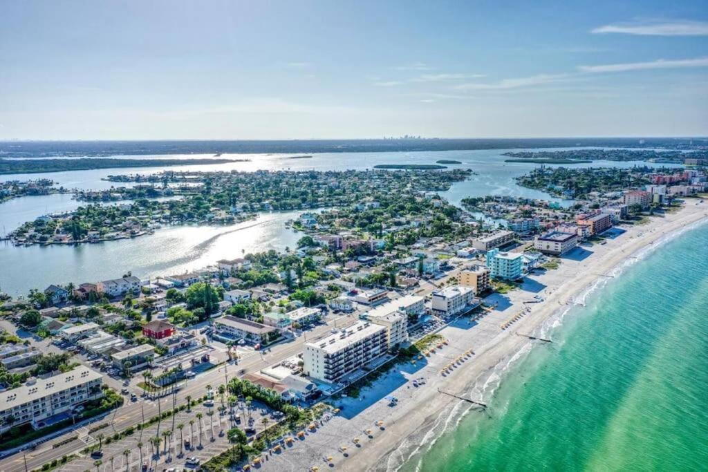 Sunset Beach Suites At Madeira Beach! Pet Friendly With Summer Breezes! - Suite 6 Сант Пит Бич Экстерьер фото