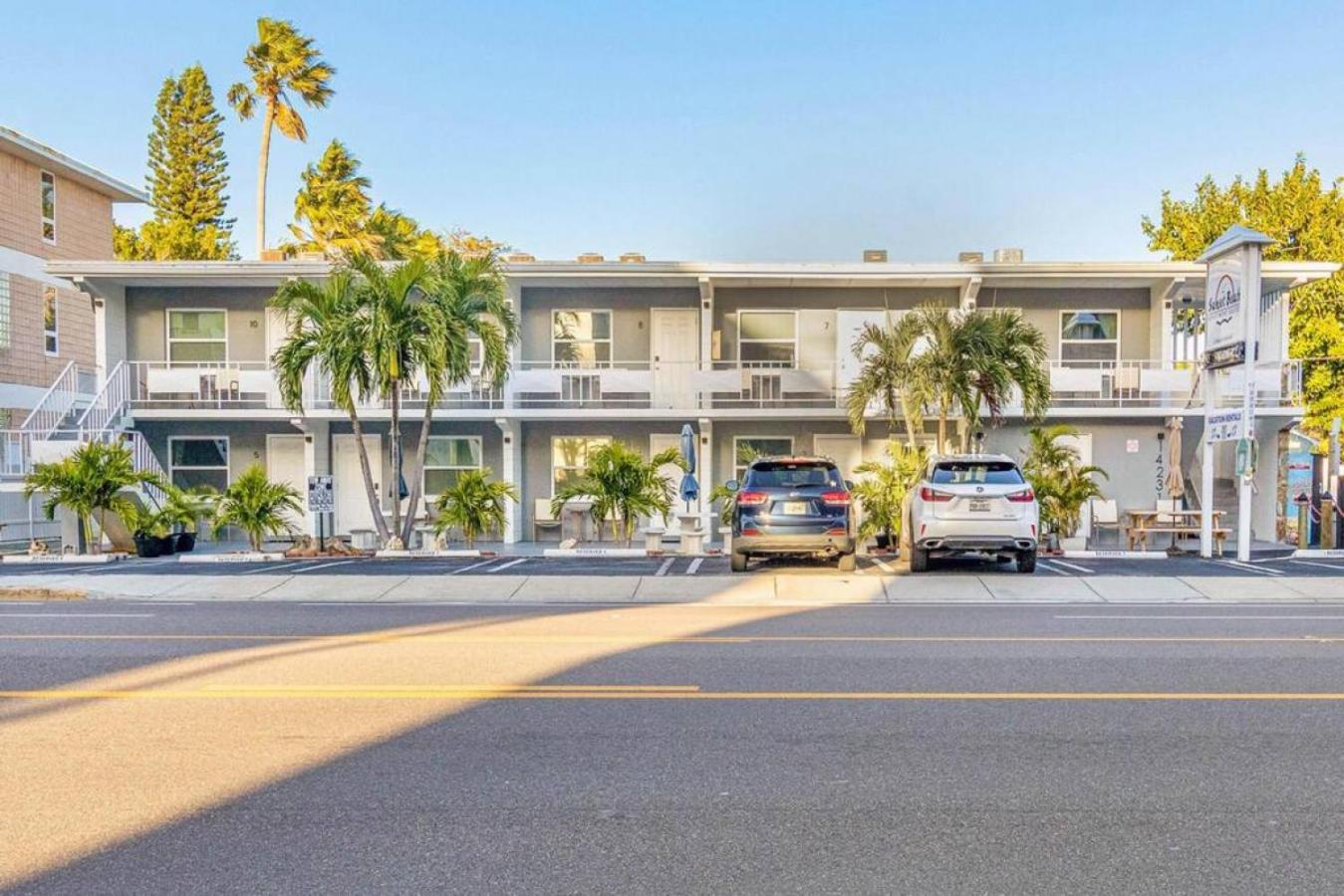 Sunset Beach Suites At Madeira Beach! Pet Friendly With Summer Breezes! - Suite 6 Сант Пит Бич Экстерьер фото